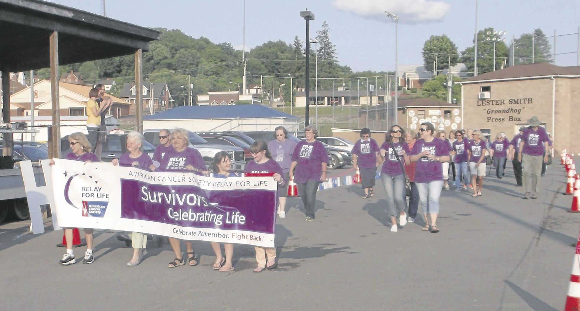 RNP 0605 Relay for life 2 anohter opening lap shot.jpg